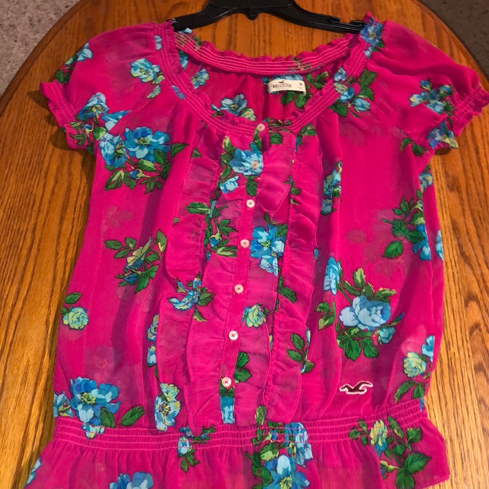Hollister shirt super cute